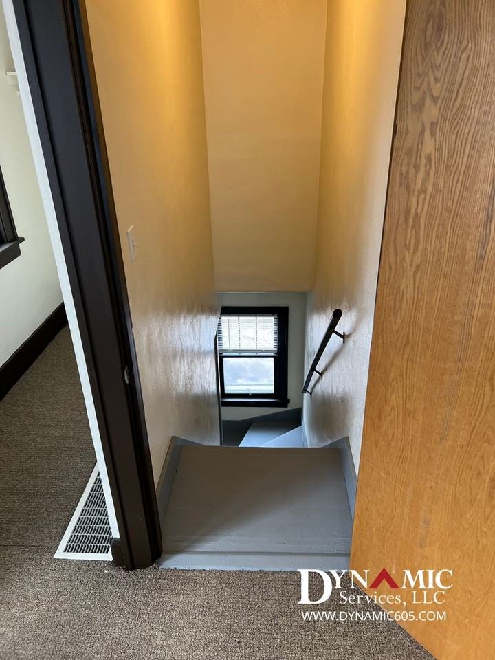 730 1/2 S Spring Ave - Photo 3 of 34