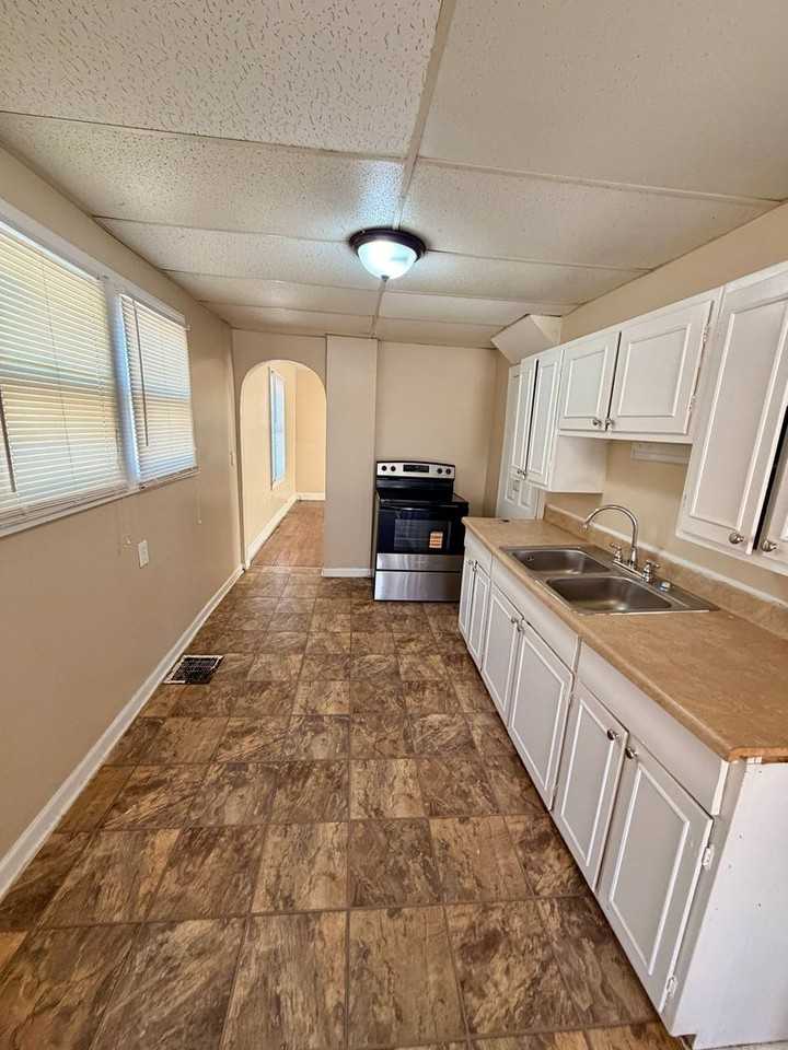 210 N Ash Ave - Photo 2 of 14