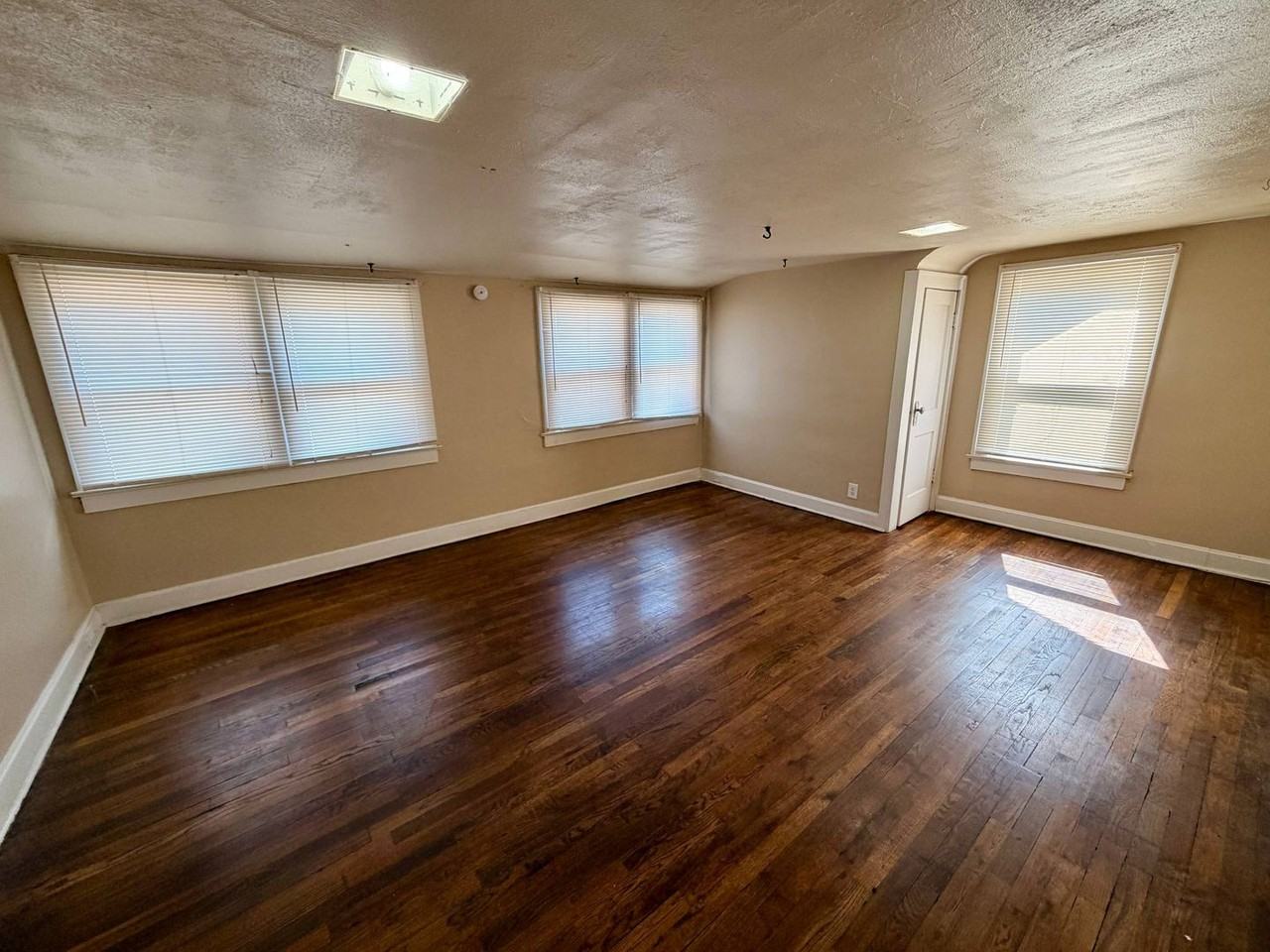 210 N Ash Ave - Photo 4 of 14