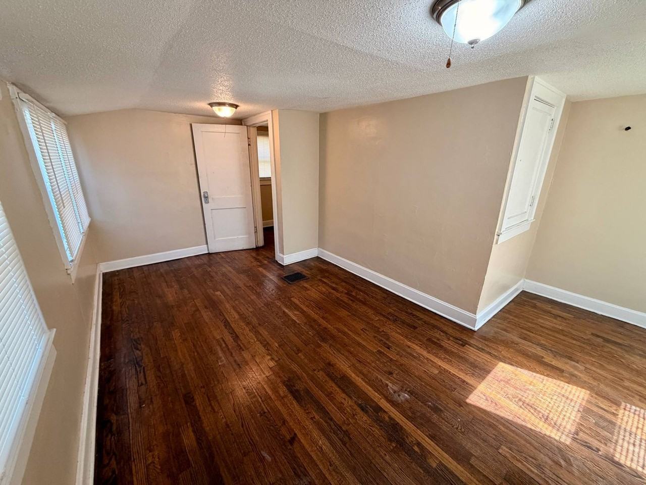 210 N Ash Ave - Photo 6 of 14