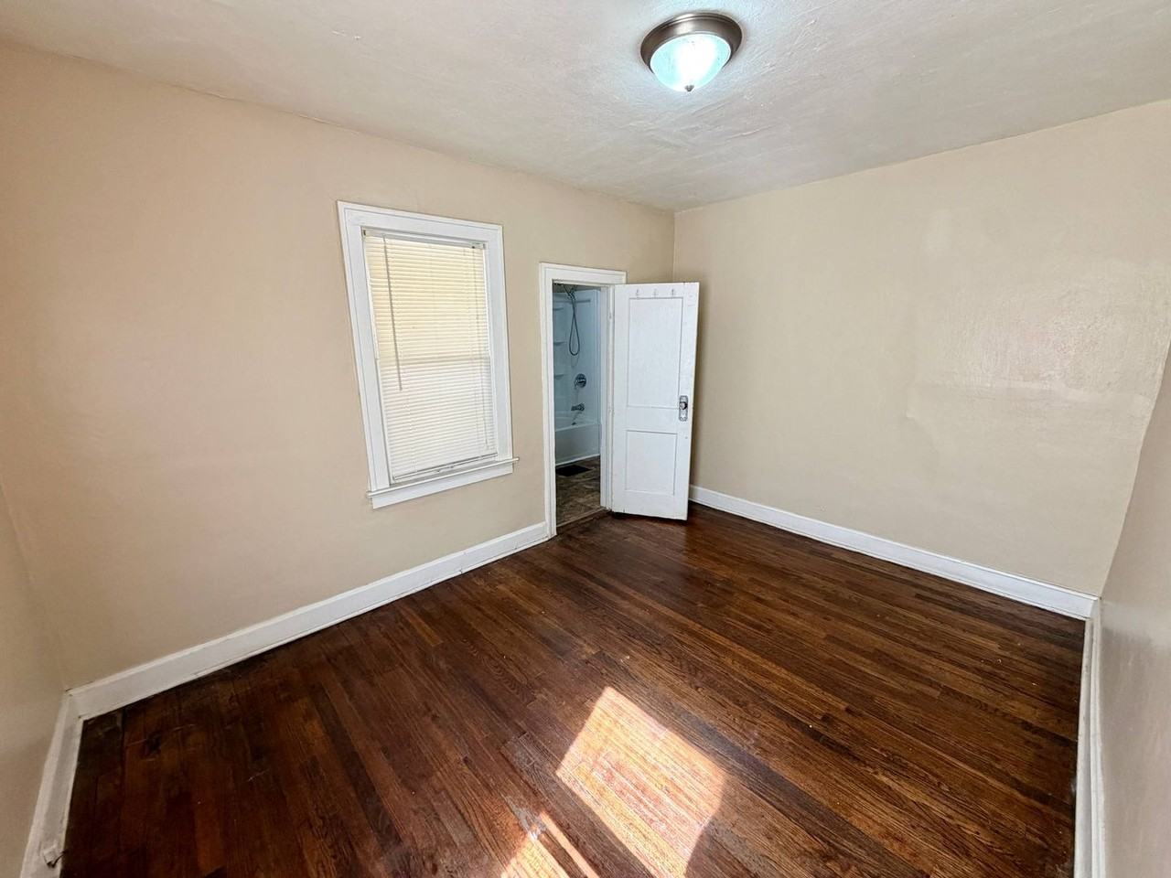 210 N Ash Ave - Photo 7 of 14