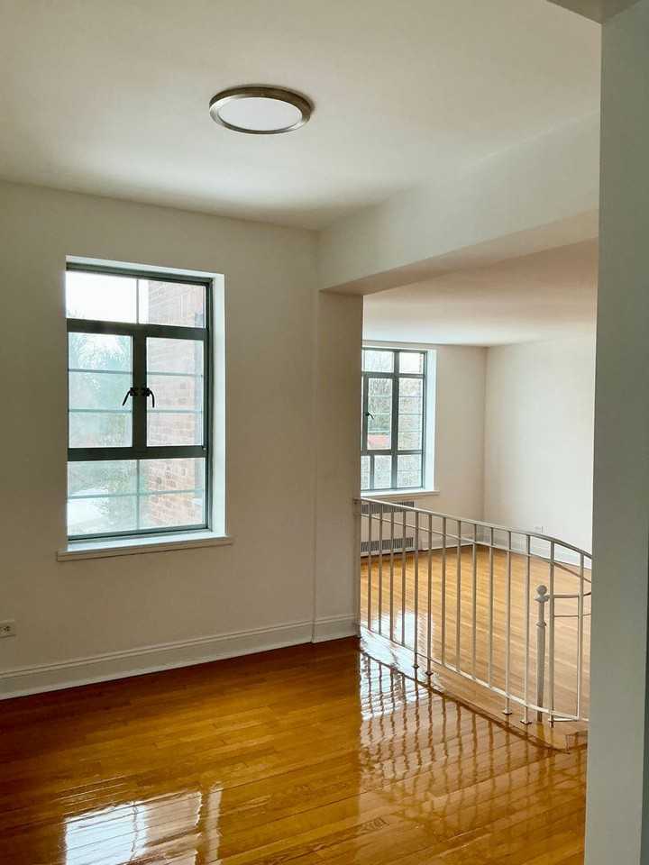 150 Greenway Ter - Photo 3 of 14