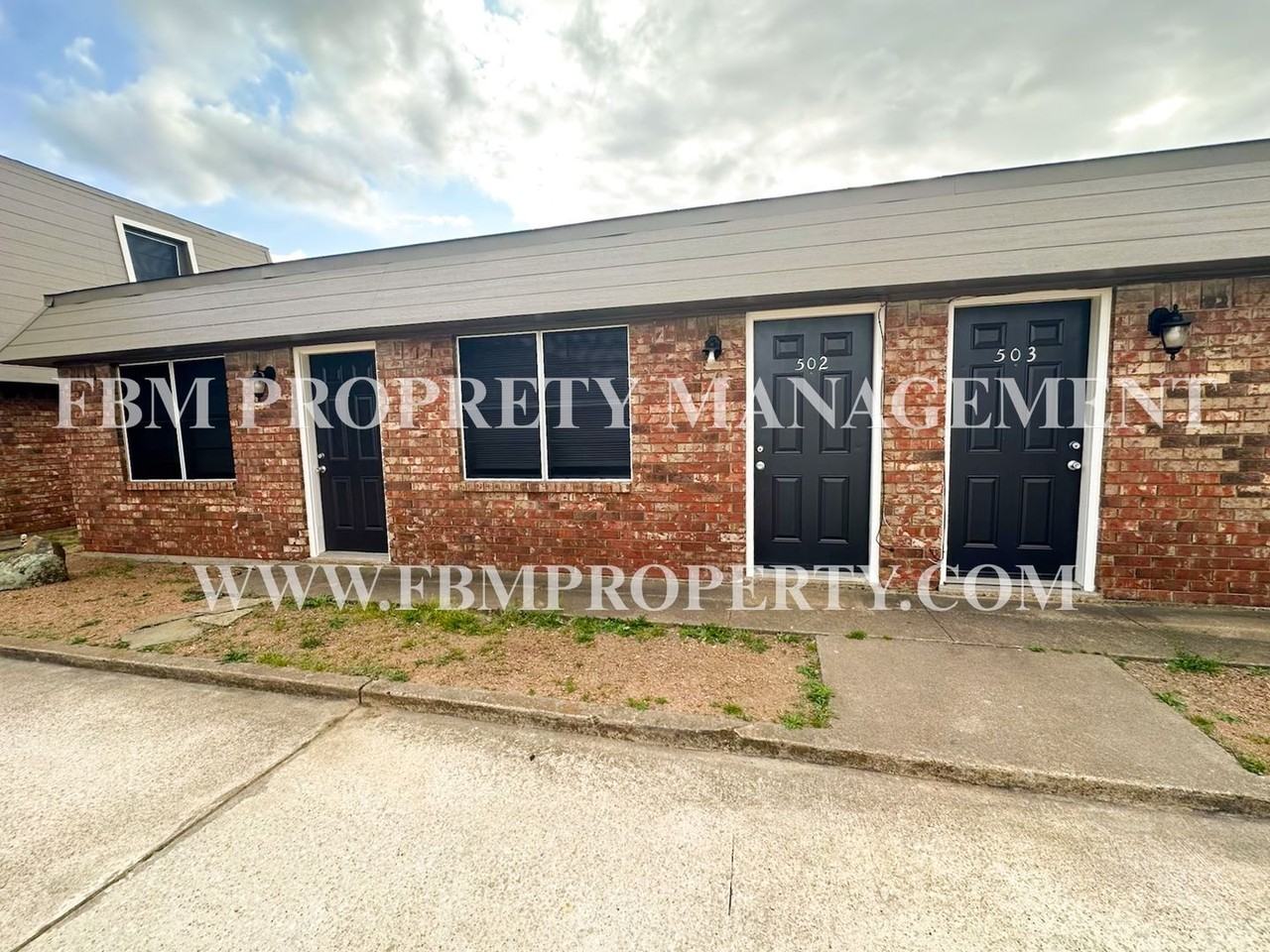 825 Tehuacana Dr #502 - Photo 2 of 13