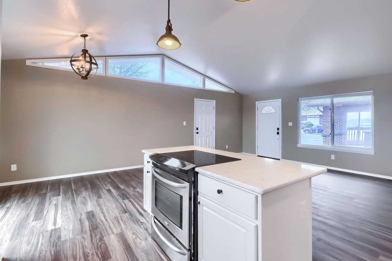 5357 S Prescott St - Photo 5 of 44