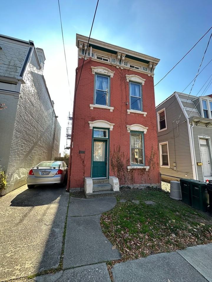 269 Emming St - Photo 2 of 16