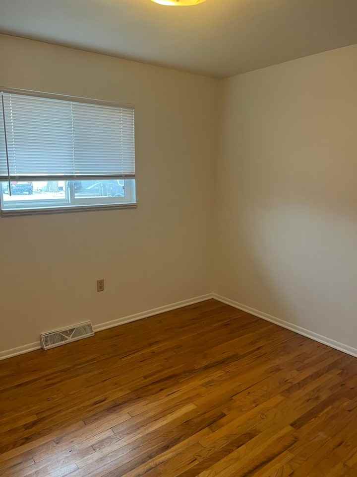 220 9th St - Photo 4 of 16