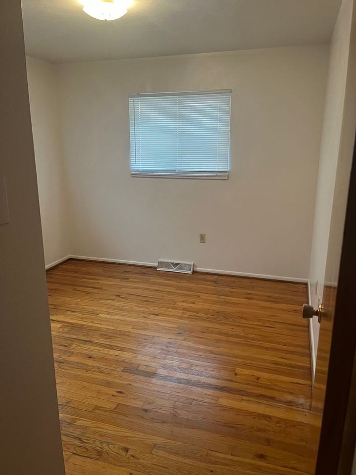 220 9th St - Photo 7 of 16