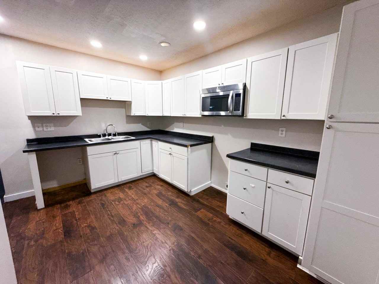 2257 Palmetto St - Photo 3 of 18