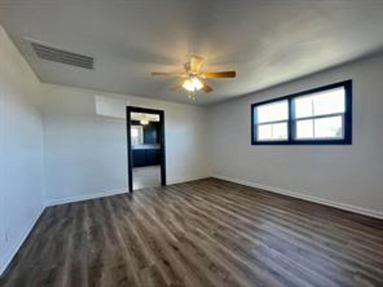 1510 N 20th St - Photo 3 of 6