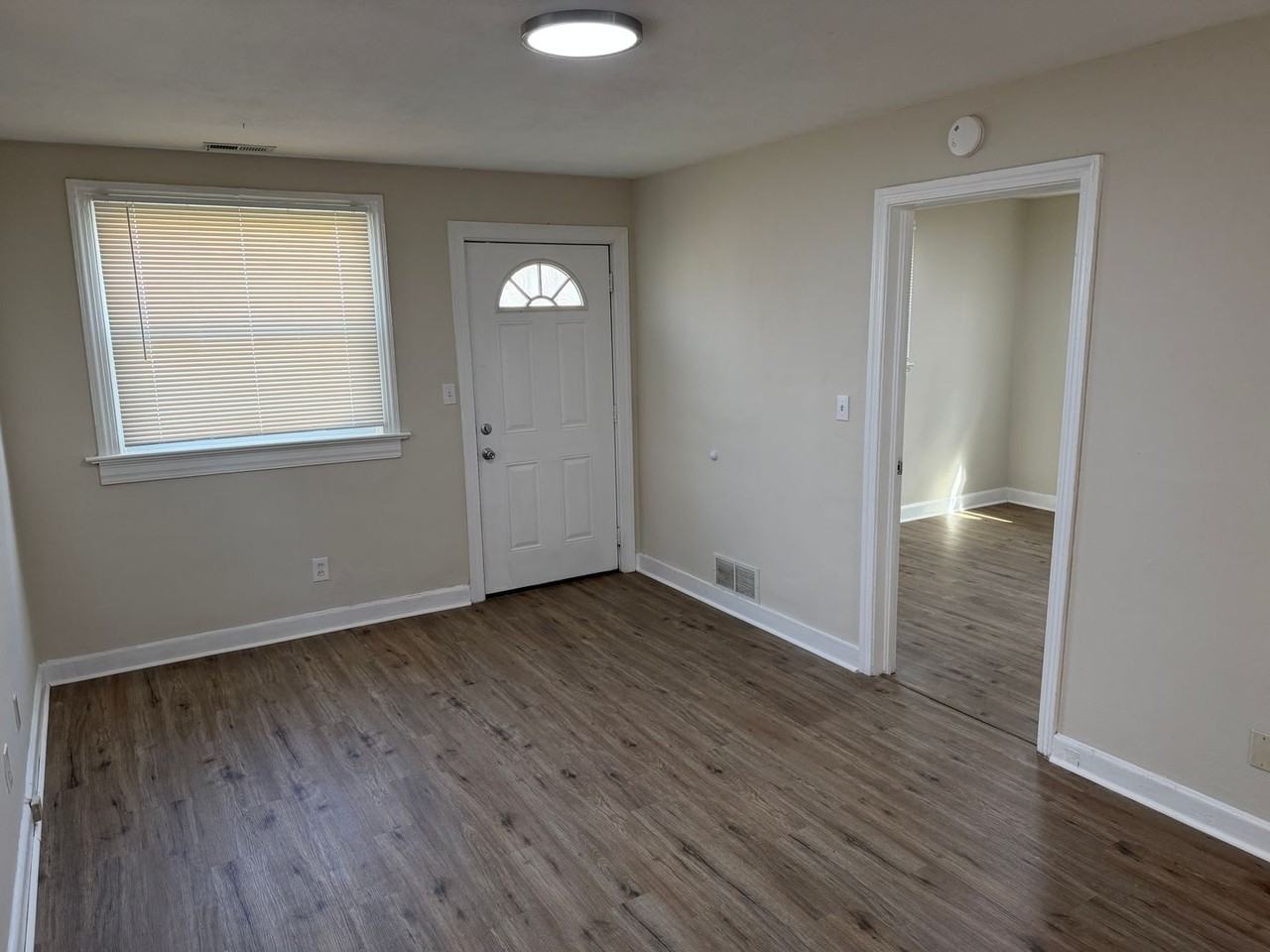 1101 Leake St - Photo 3 of 10