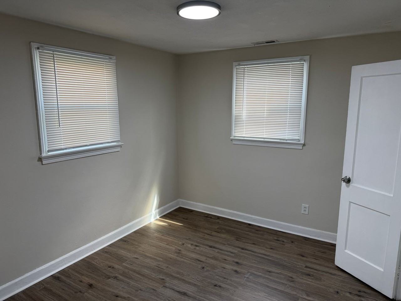 1101 Leake St - Photo 4 of 10