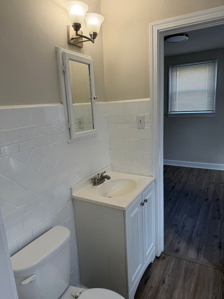 1101 Leake St - Photo 6 of 10