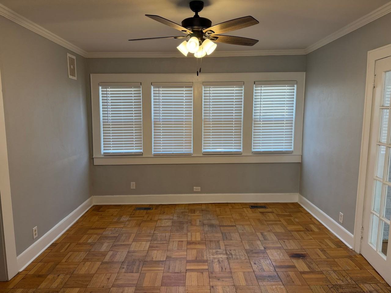 944 Harrington Ave - Photo 4 of 22