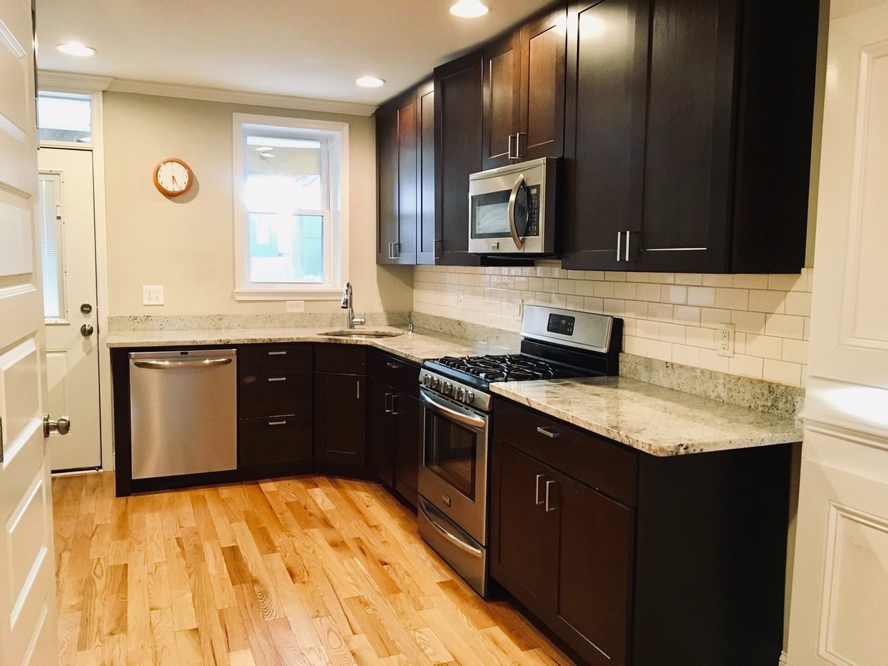 1455 Richardson St - Photo 5 of 22