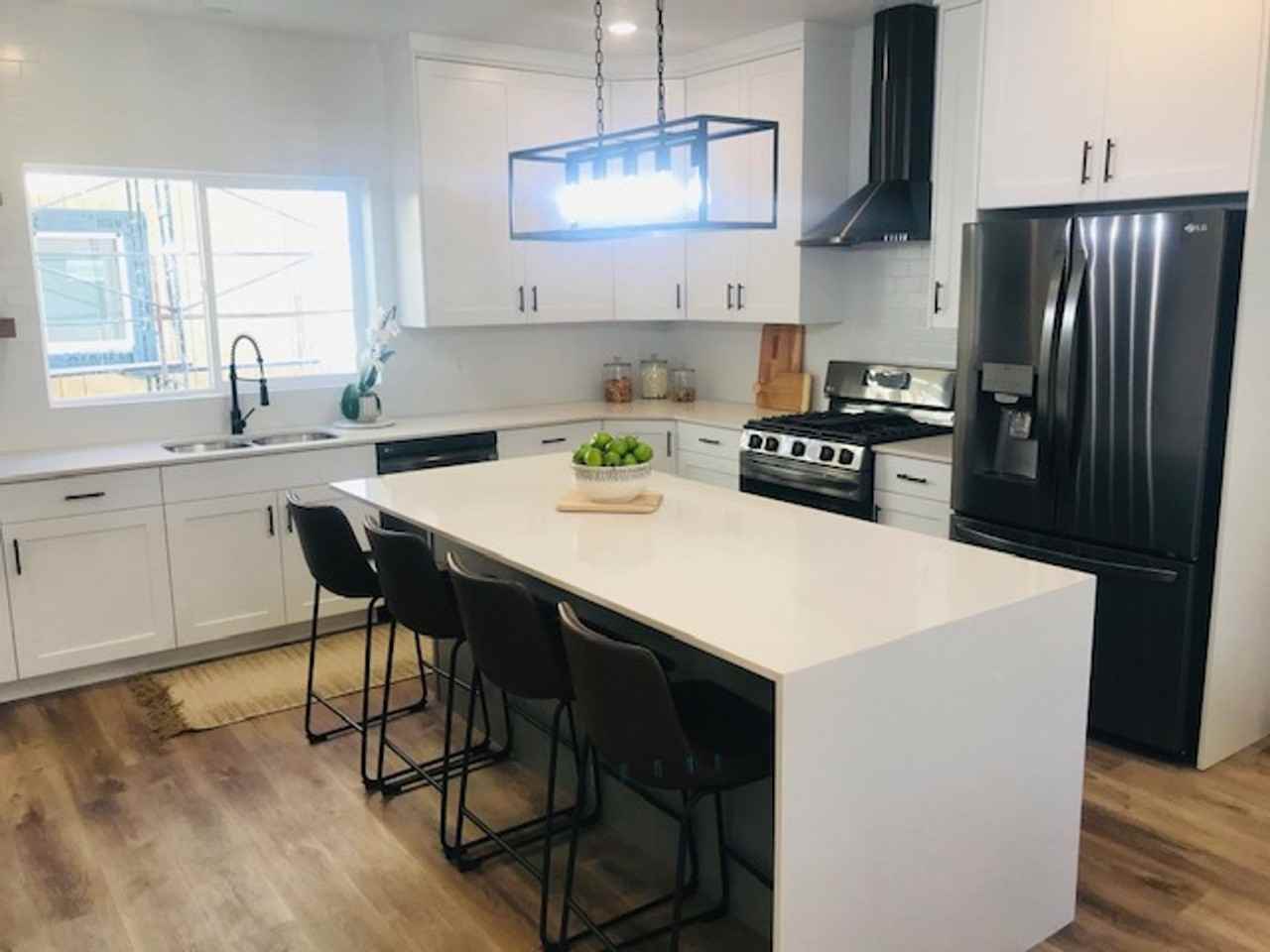 136 S Orchard Dr - Photo 2 of 27