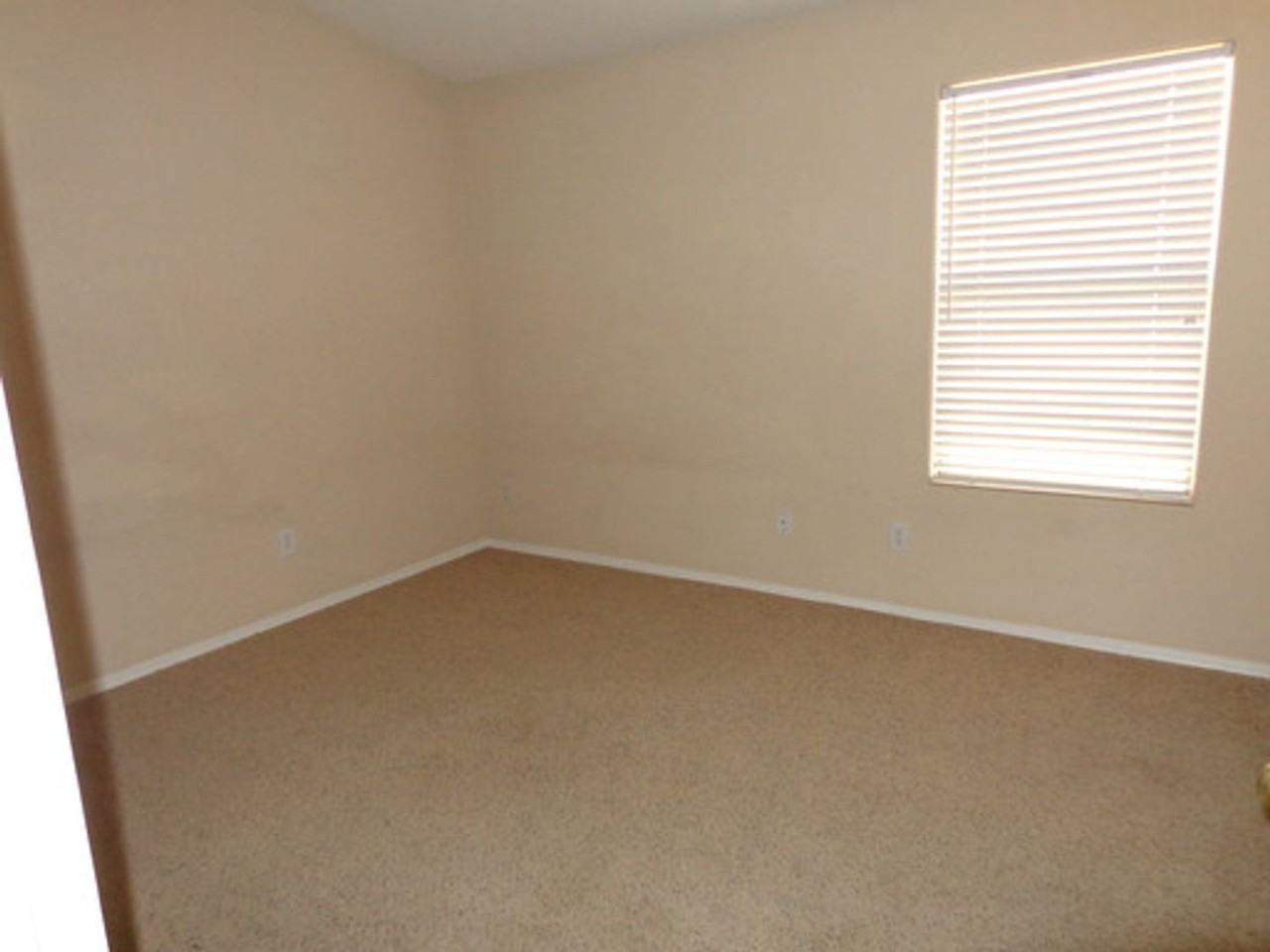 2453 E Kempton Rd - Photo 2 of 11