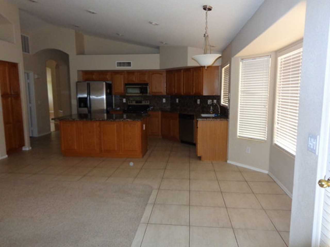 2453 E Kempton Rd - Photo 6 of 11