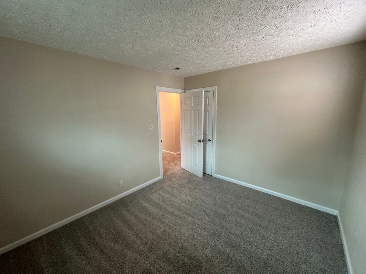 4636 N Kitley Ave - Photo 3 of 14