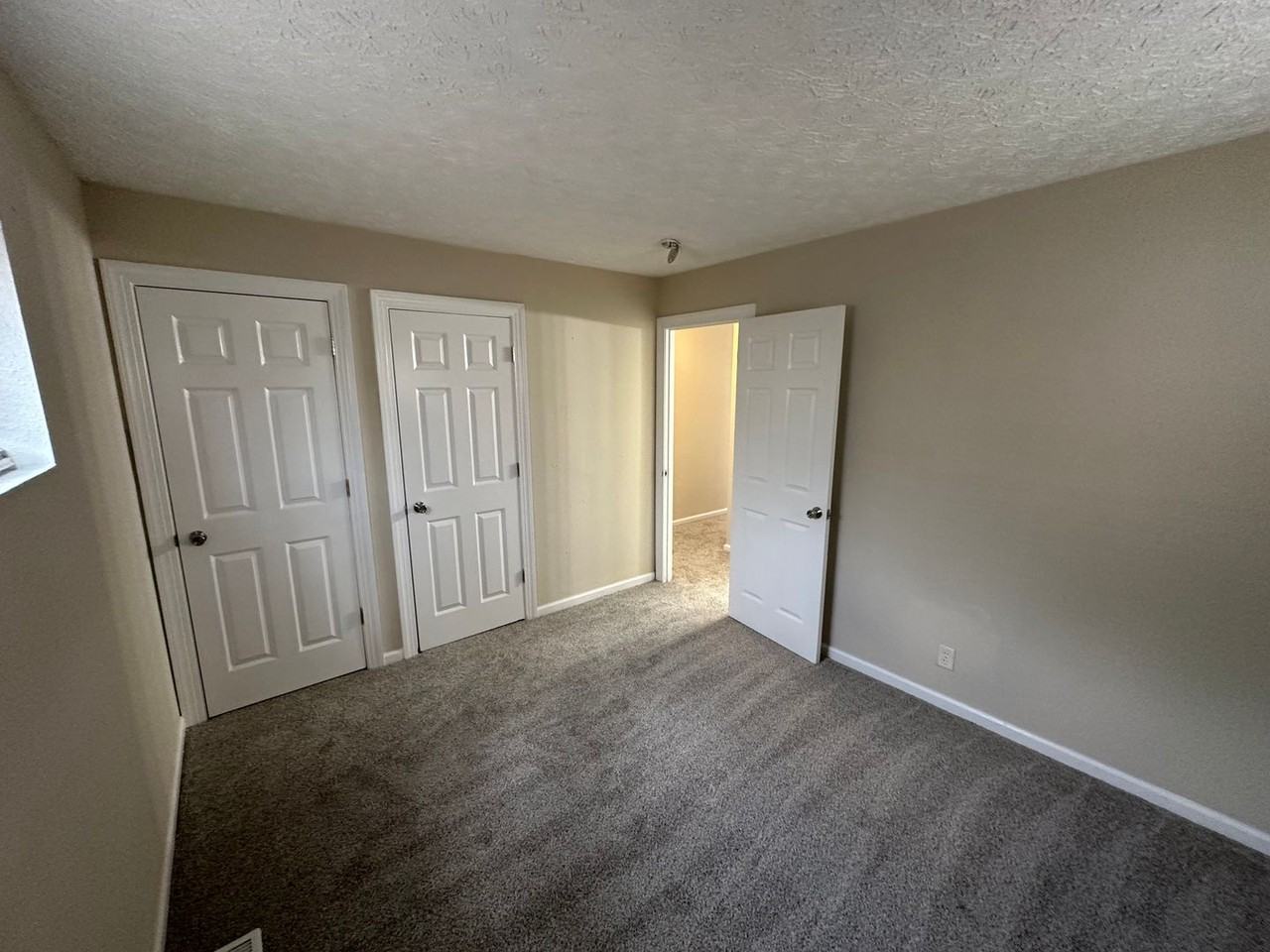 4636 N Kitley Ave - Photo 4 of 14