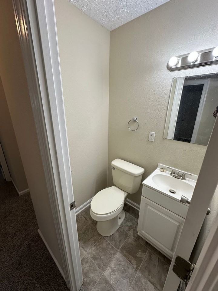 4636 N Kitley Ave - Photo 5 of 14