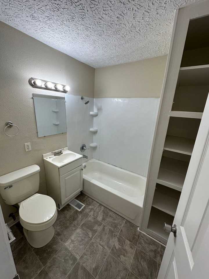 4636 N Kitley Ave - Photo 6 of 14