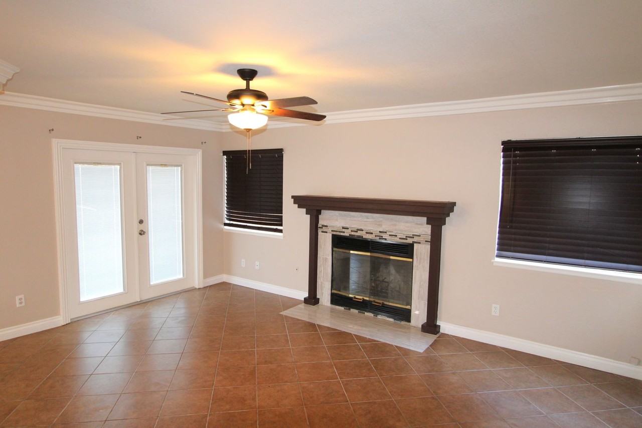 1701 Independence Ave - Photo 4 of 13