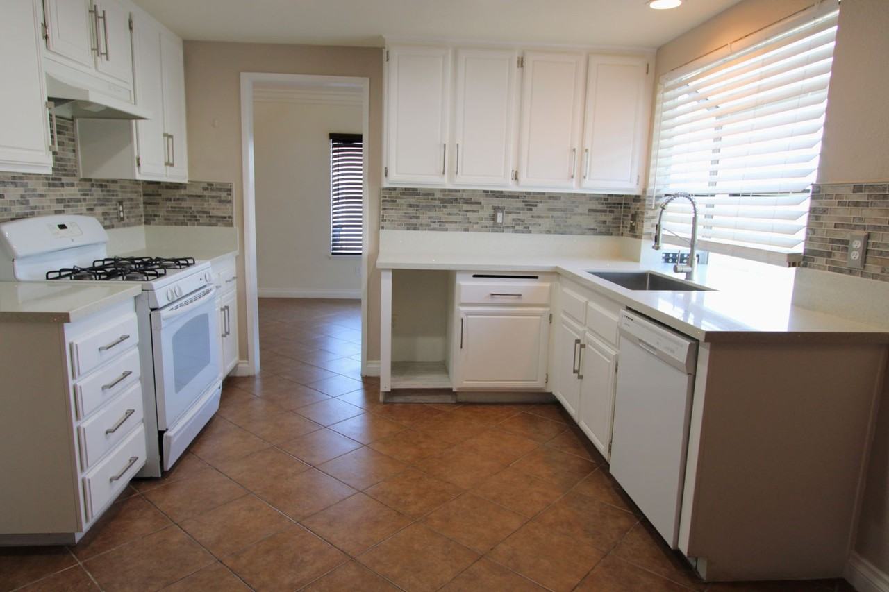 1701 Independence Ave - Photo 6 of 13