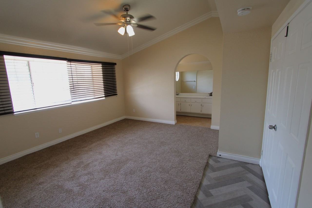 1701 Independence Ave - Photo 7 of 13