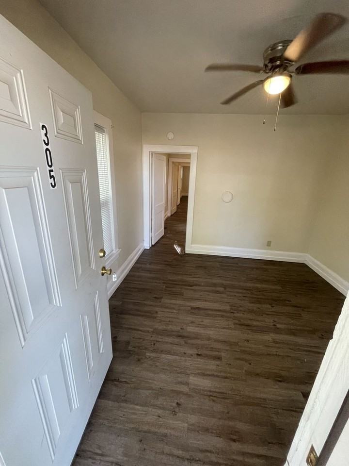 305 Kennedy St - Photo 2 of 15