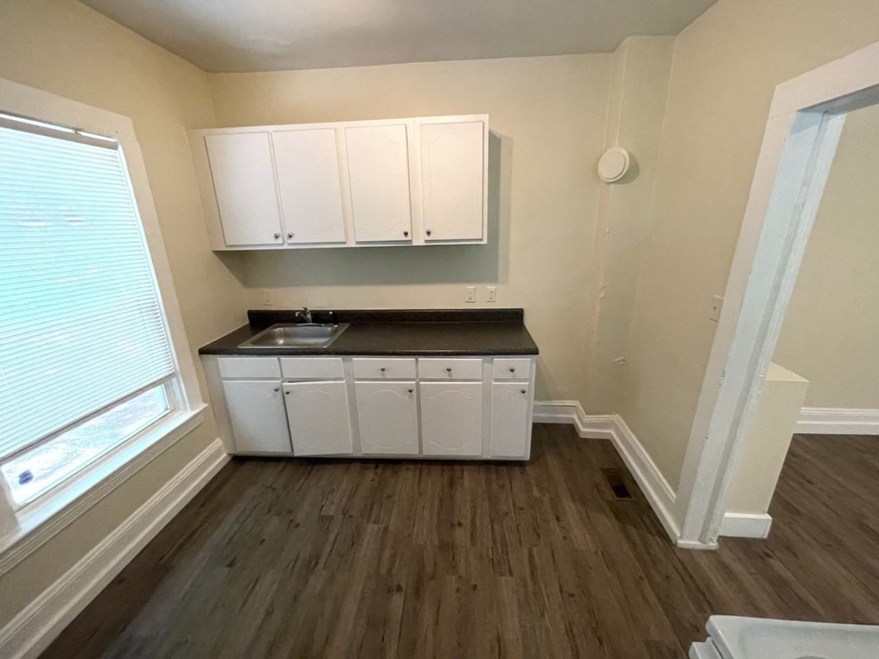 305 Kennedy St - Photo 5 of 15