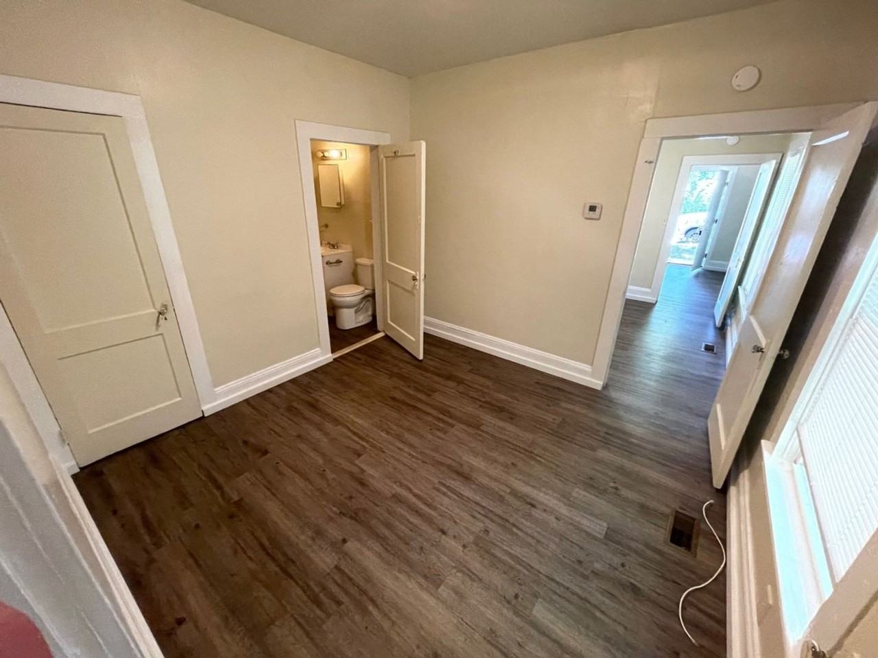 305 Kennedy St - Photo 7 of 15