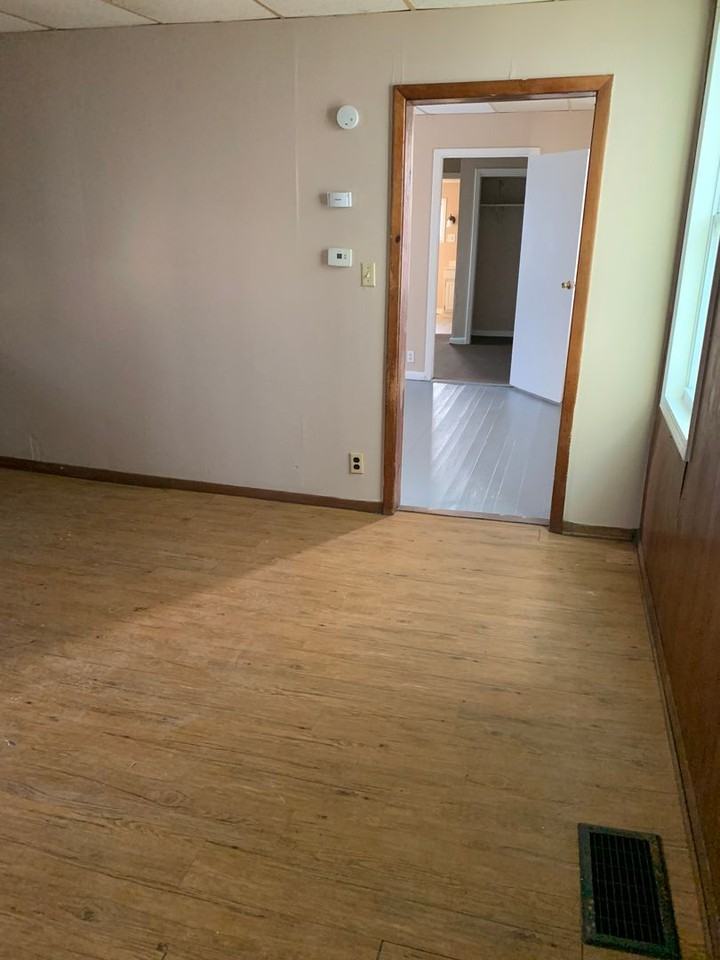 1202 Lynn St - Photo 5 of 12