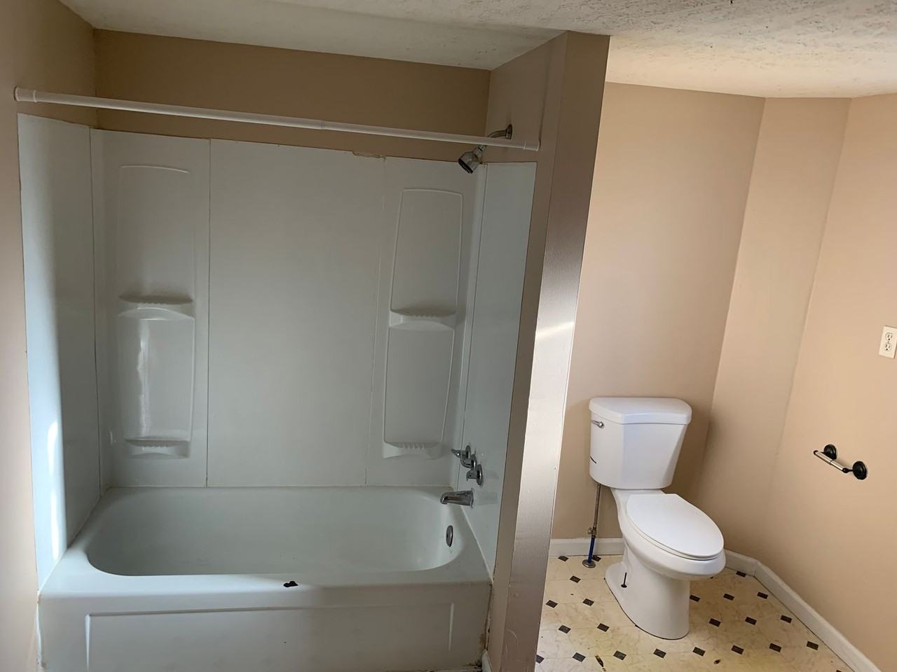 1202 Lynn St - Photo 6 of 12