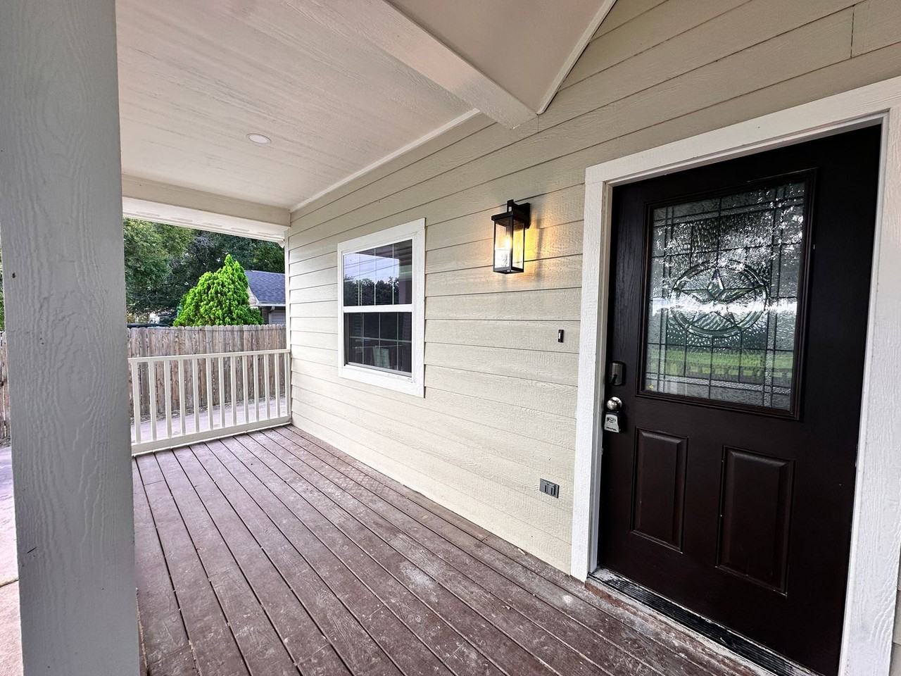 1005 E 29th St - Photo 4 of 33