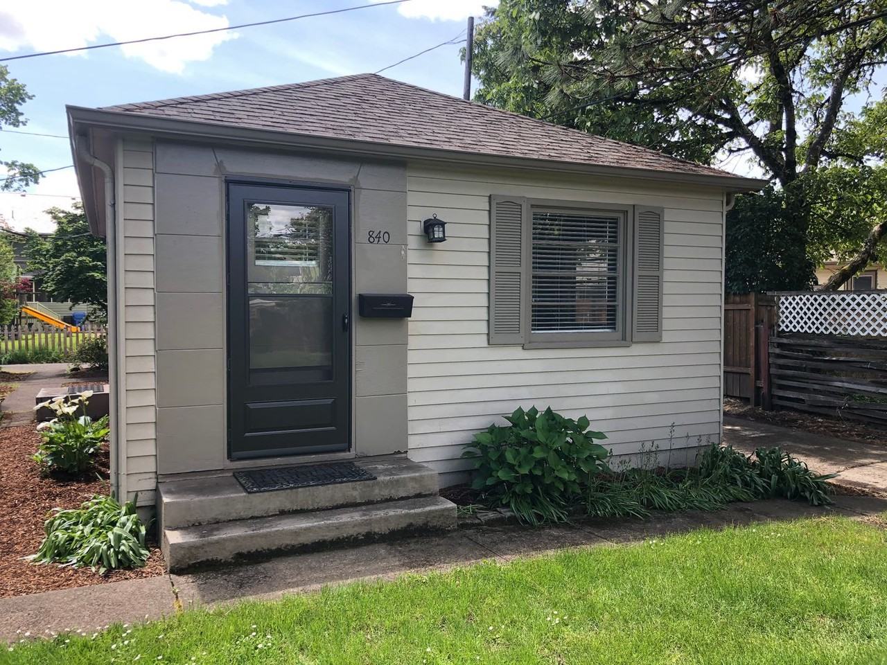 840 E St Ne - Photo 2 of 13