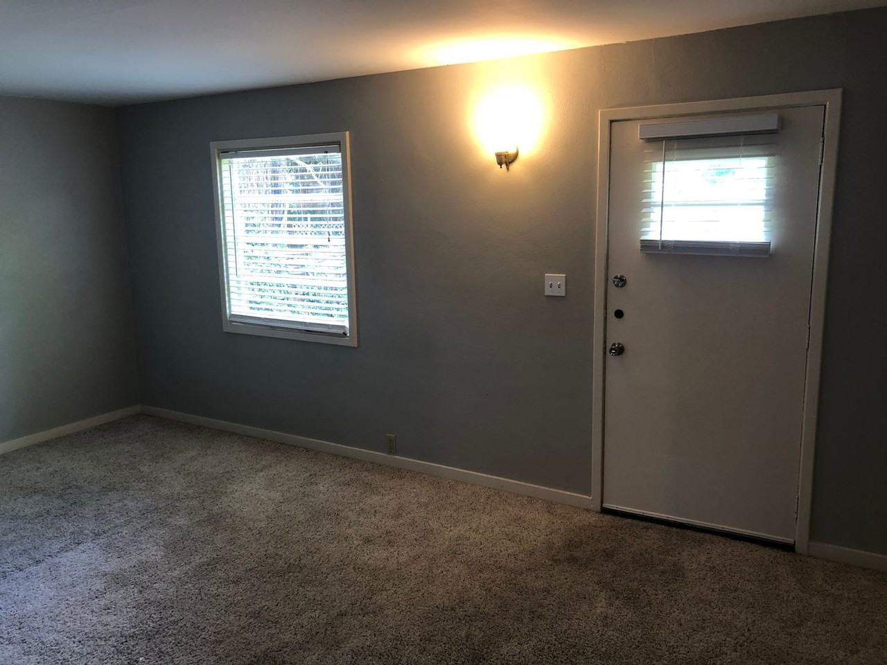 840 E St Ne - Photo 3 of 13