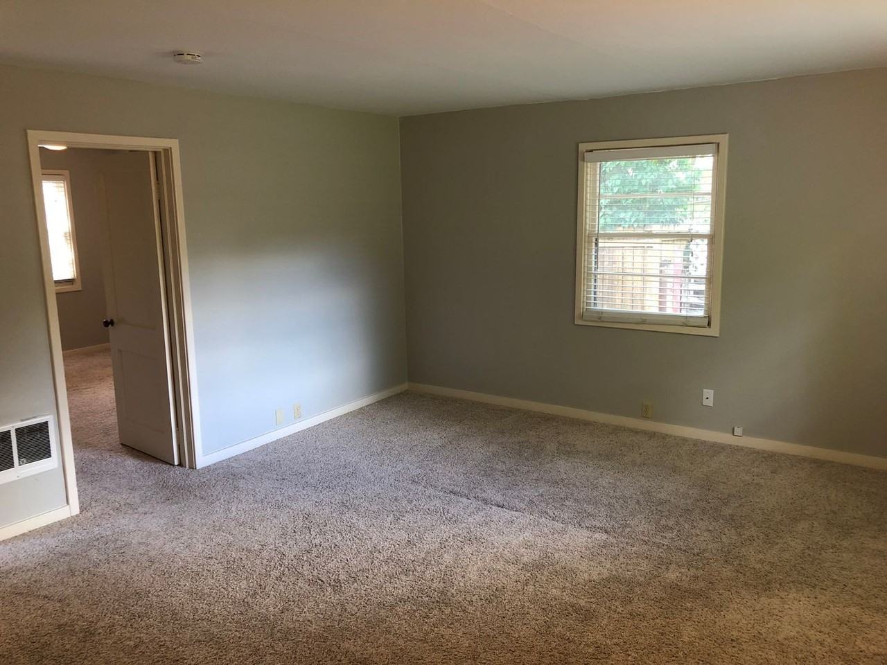 840 E St Ne - Photo 4 of 13