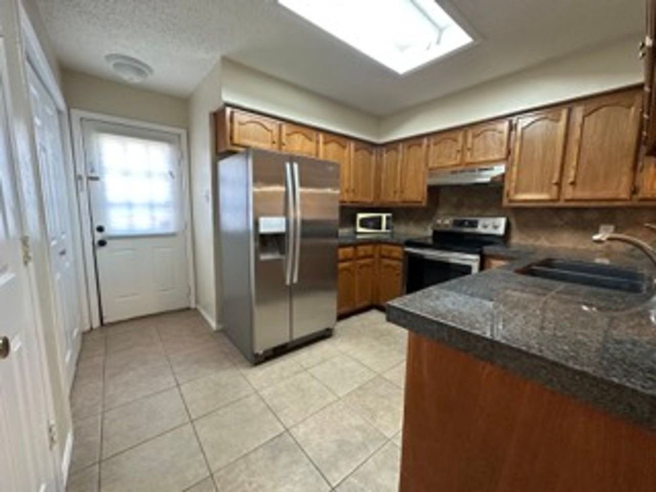 5812 Falconcrest Dr - Photo 4 of 15