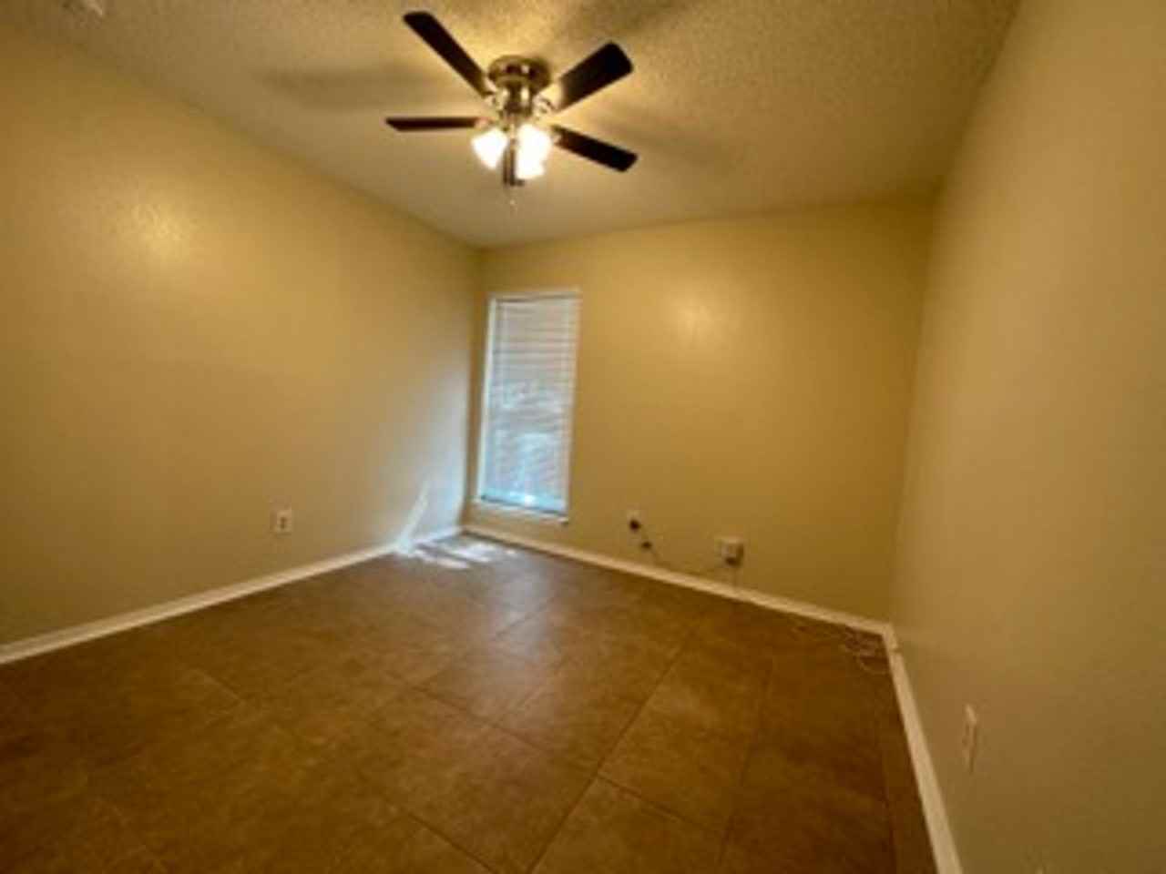 5812 Falconcrest Dr - Photo 5 of 15