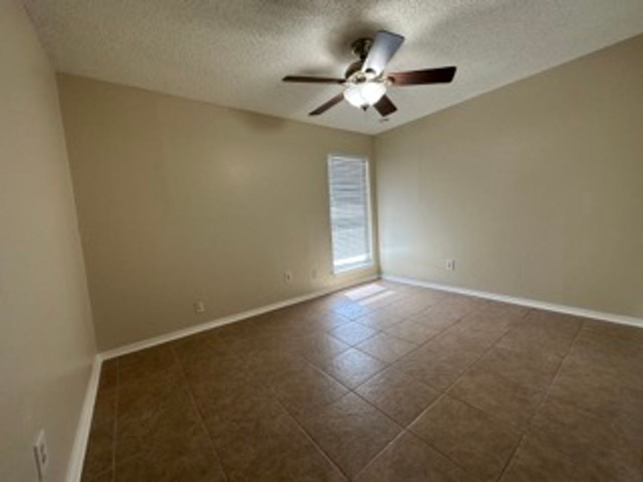 5812 Falconcrest Dr - Photo 6 of 15