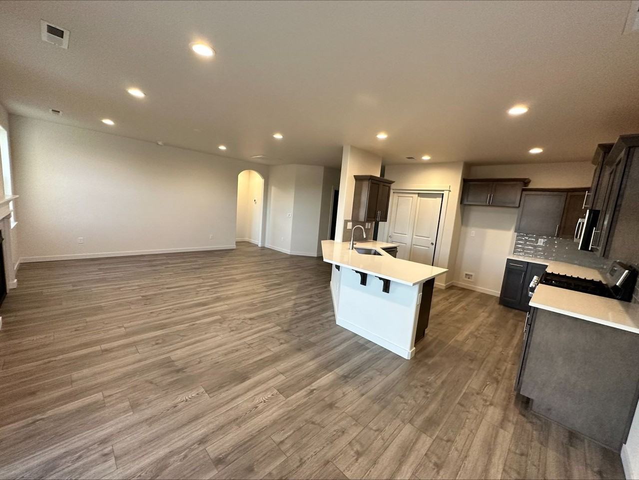 1107 Crestview Dr - Photo 3 of 14