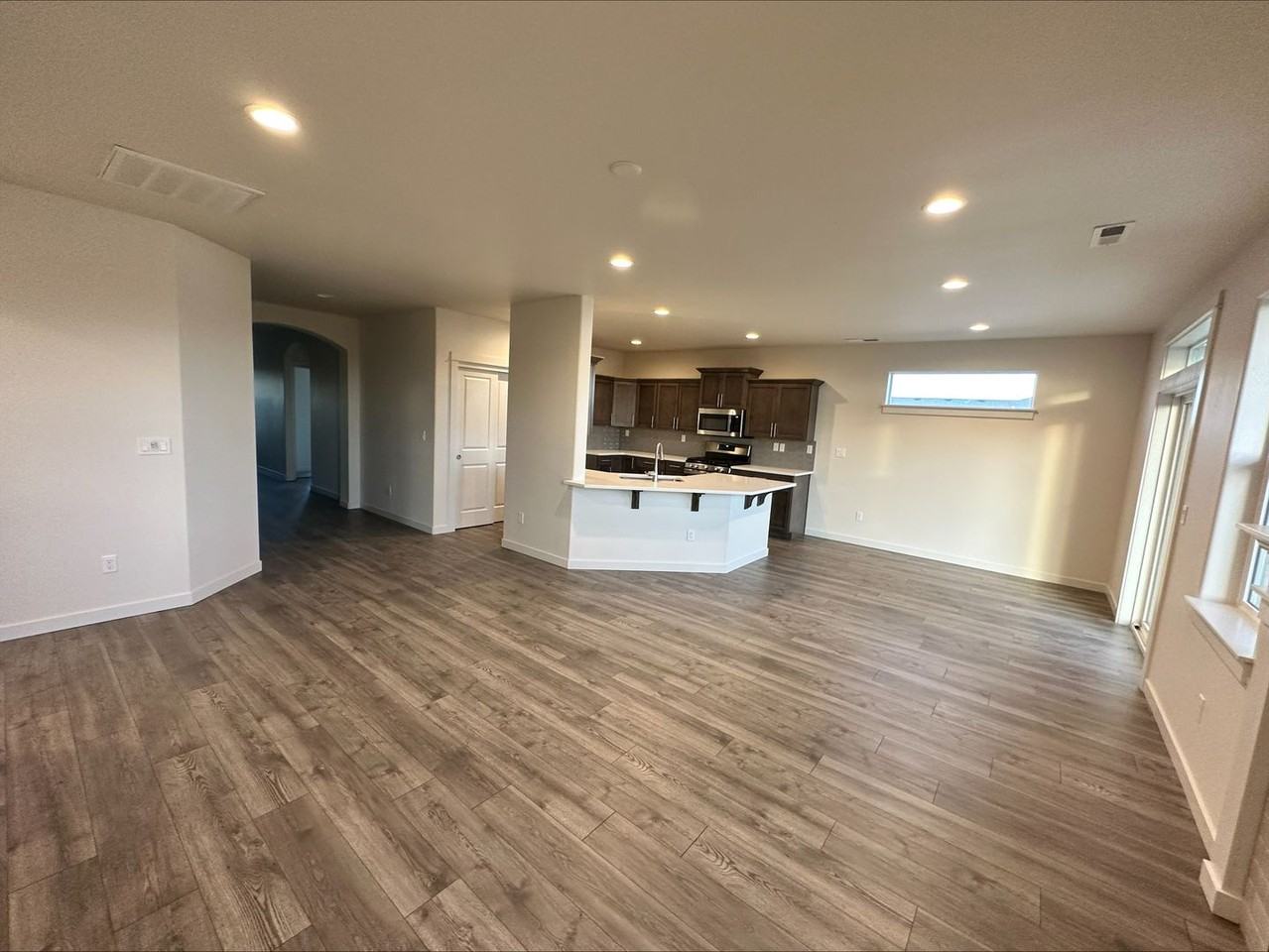 1107 Crestview Dr - Photo 4 of 14