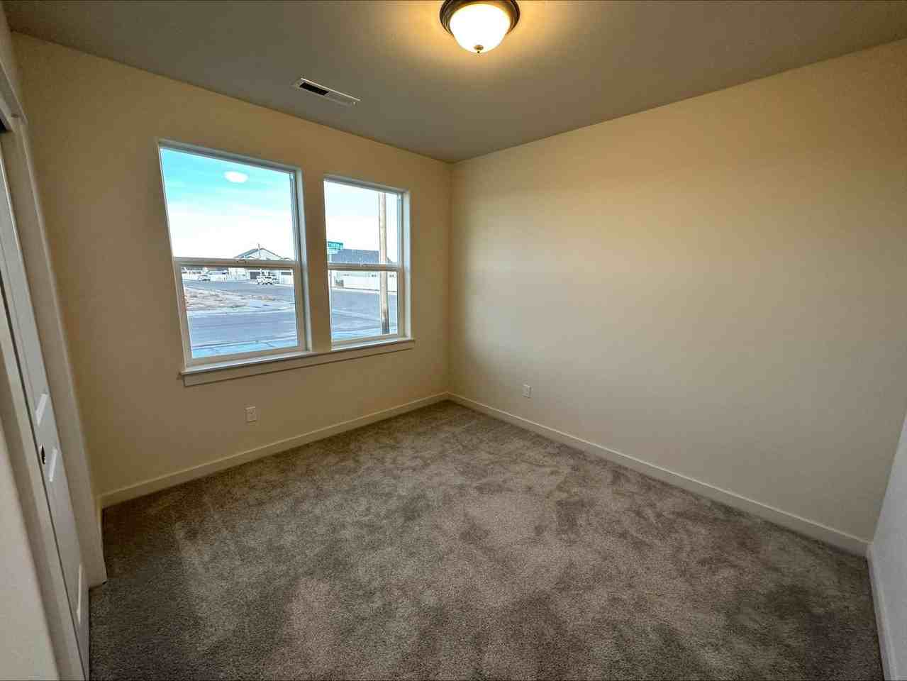 1107 Crestview Dr - Photo 7 of 14