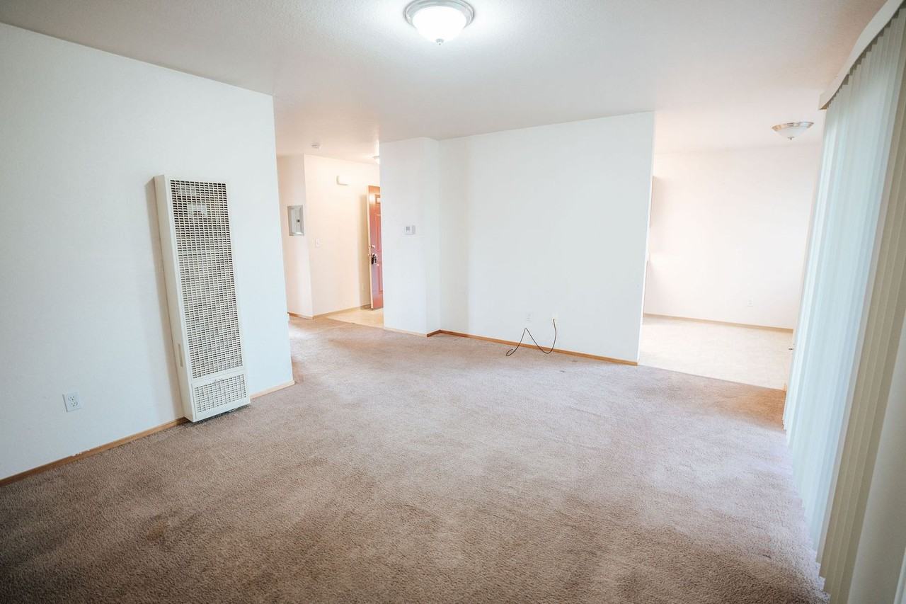 688 Summer St - Photo 2 of 12