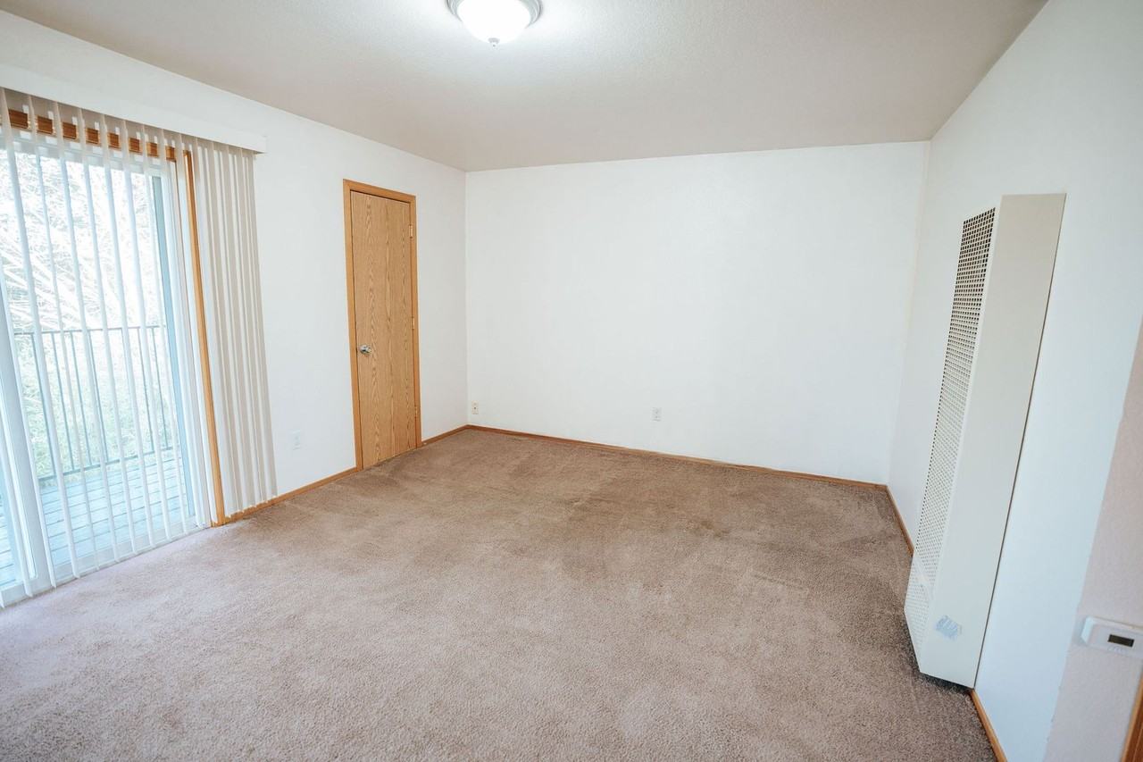 688 Summer St - Photo 3 of 12