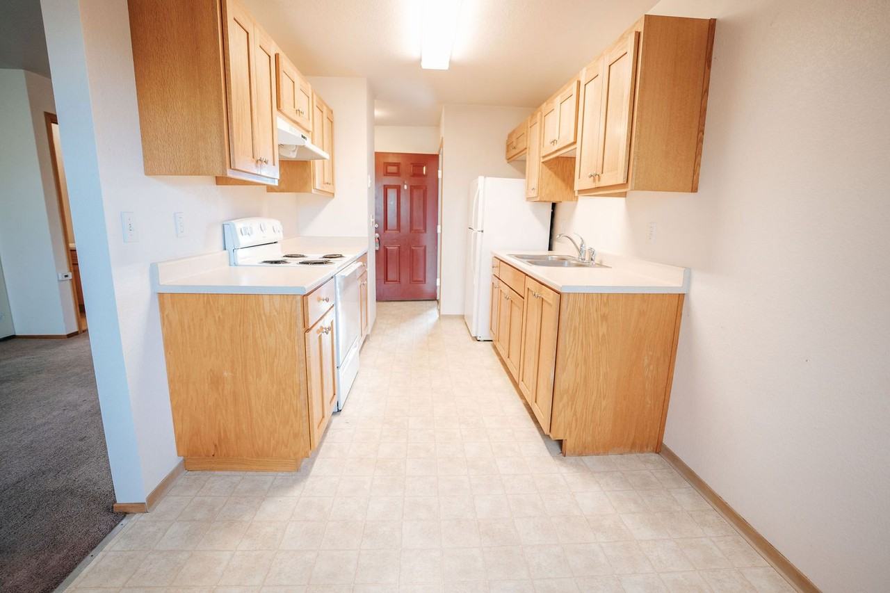 688 Summer St - Photo 6 of 12