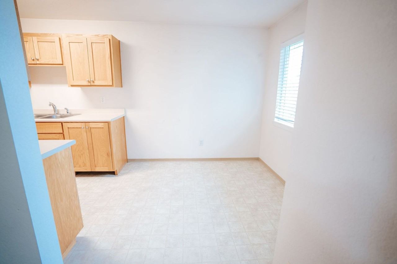 688 Summer St - Photo 7 of 12