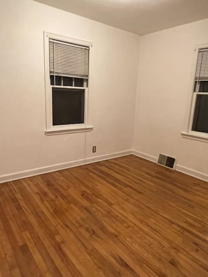 229 W Marquette St - Photo 2 of 10