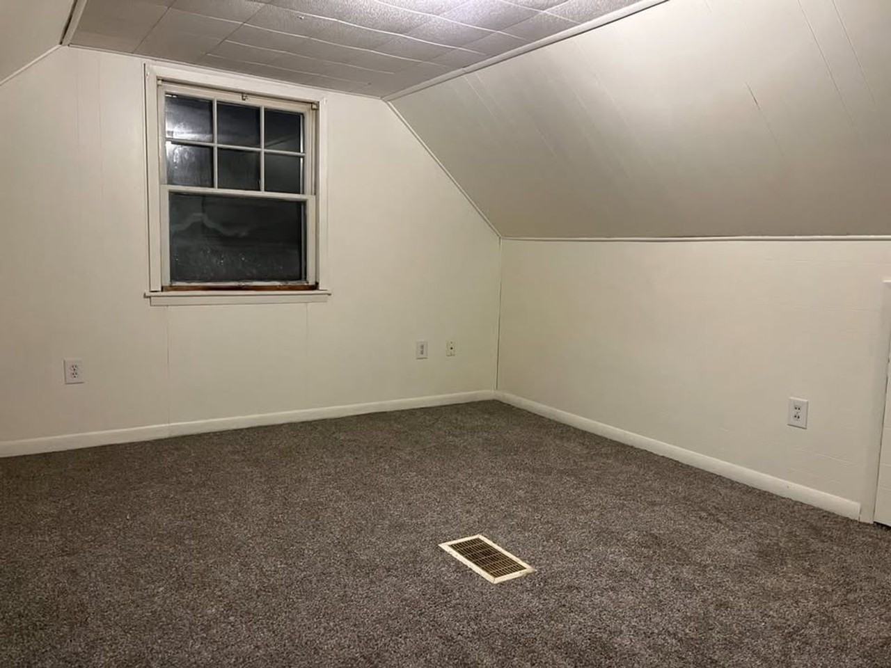 229 W Marquette St - Photo 3 of 10