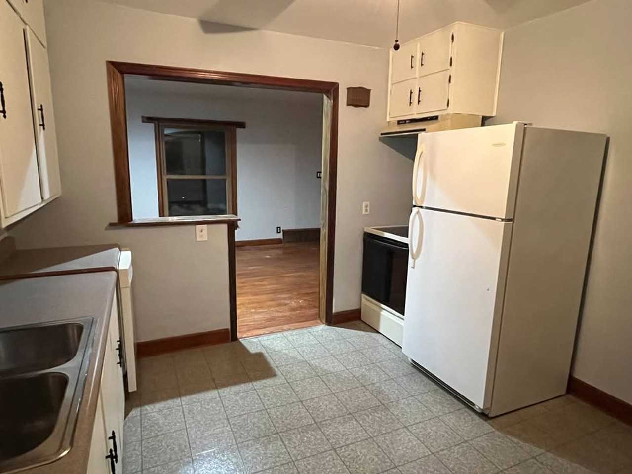 229 W Marquette St - Photo 6 of 10